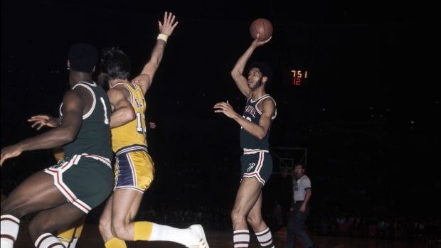 Milwaukee Bucks center Lew Alcindor (33) also known as Kareem Abdul-Jabbar in action